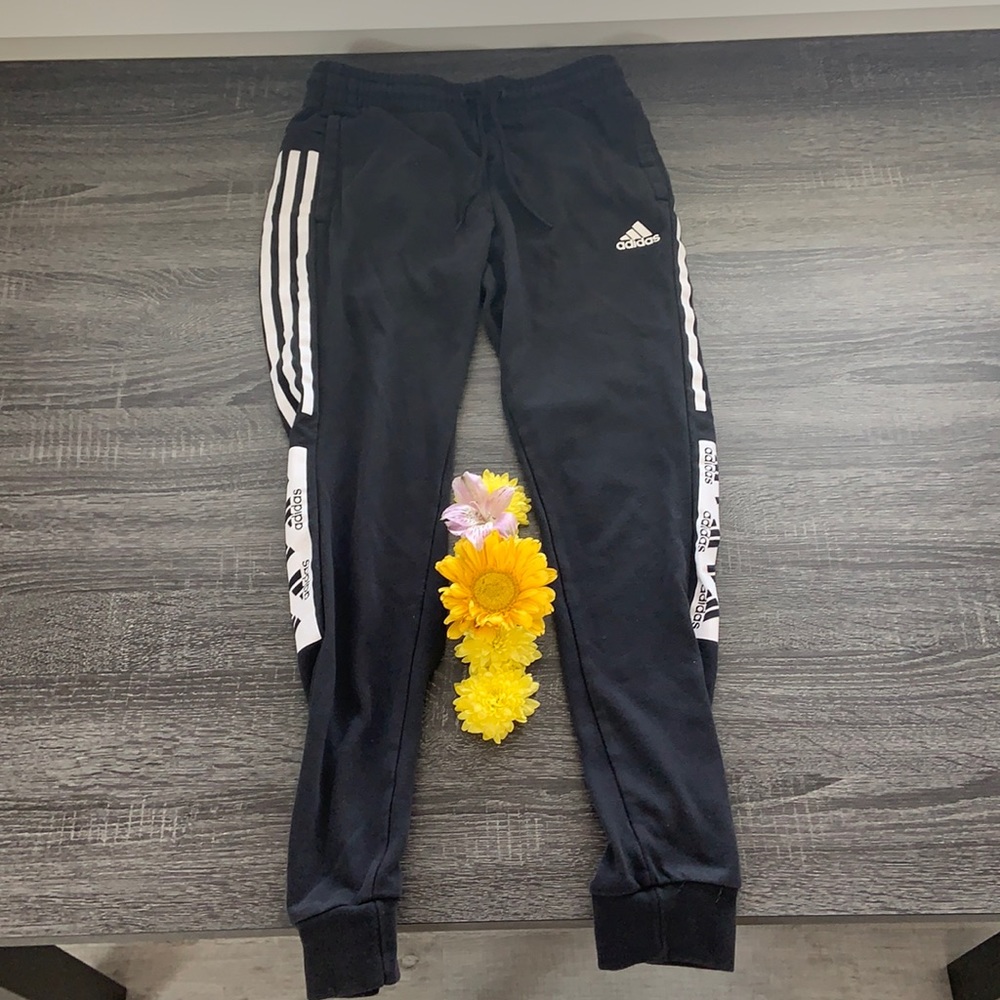 Black + white Adidas joggers with pockets size XS